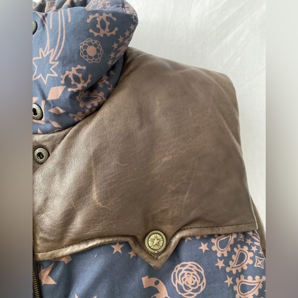 Chanel Paris Dallas Vest sz 36 - Picture 4 of 12